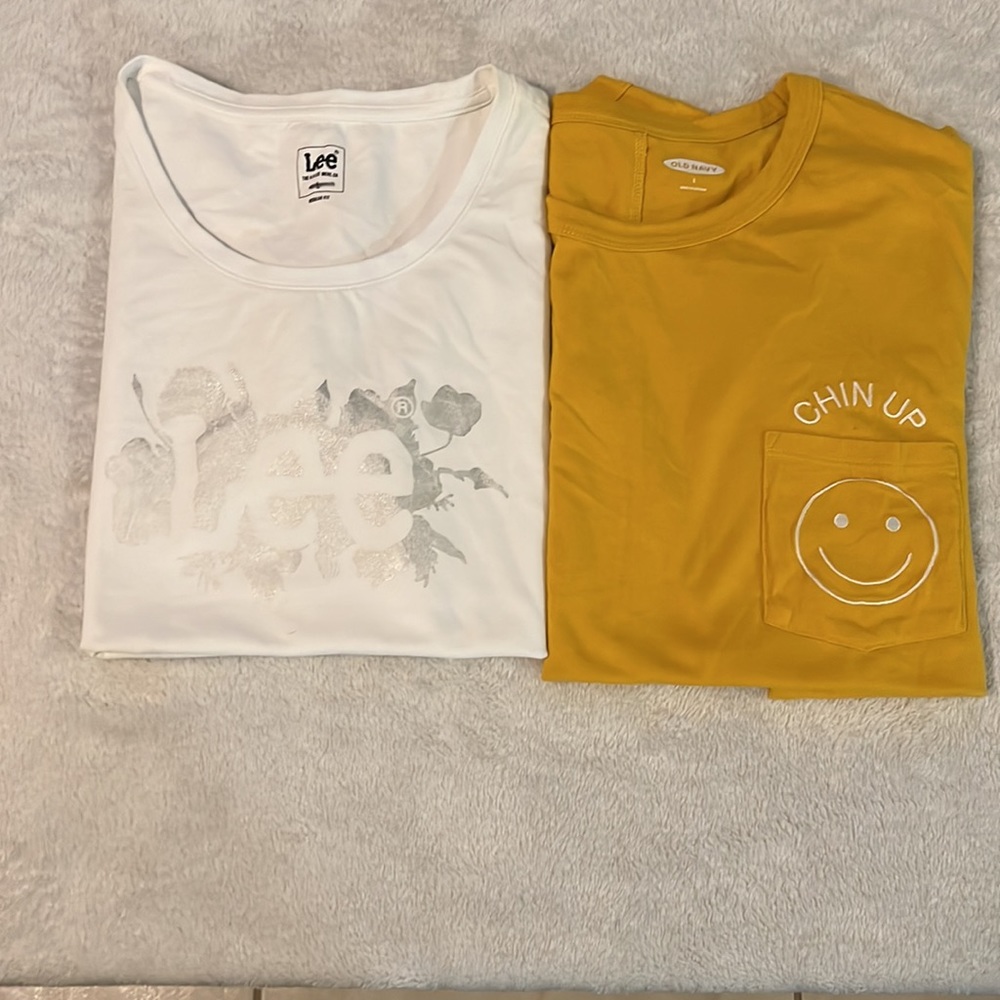 Bundle of 2 women shirts size L